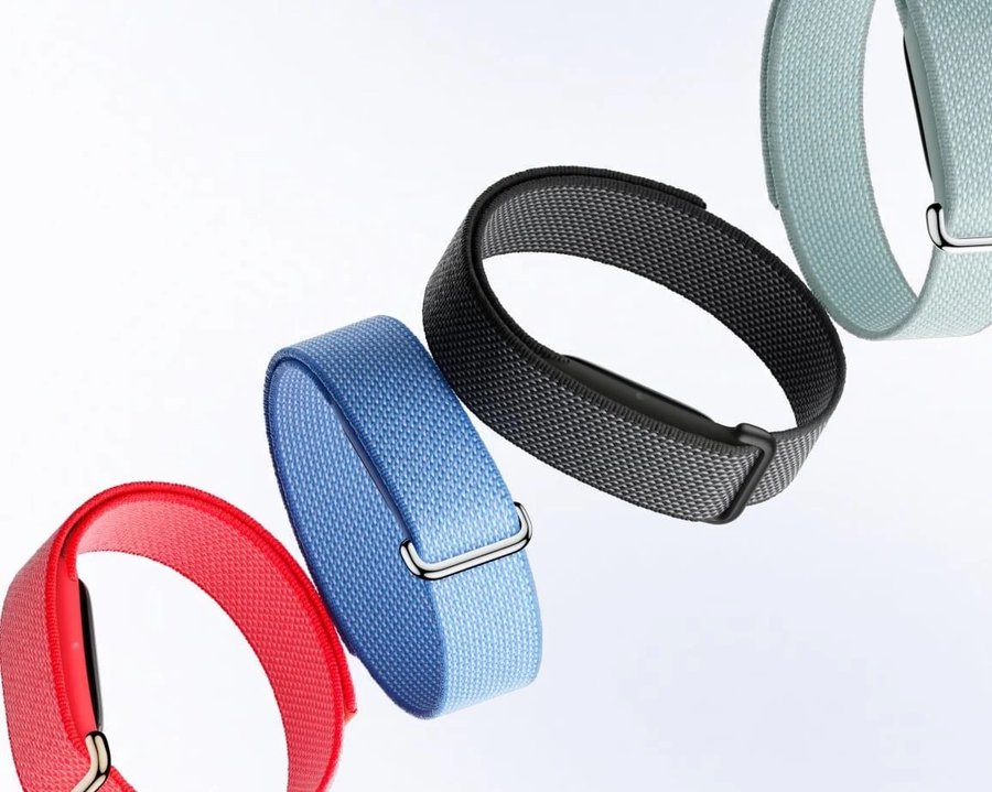 Fitbit Air Review: Google's Screenless Wearable Aims to Kill the Whoop Subscription